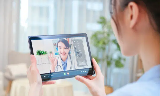 Image of a patient using Lakeview Clinic's Virtual Convenience Care platform.